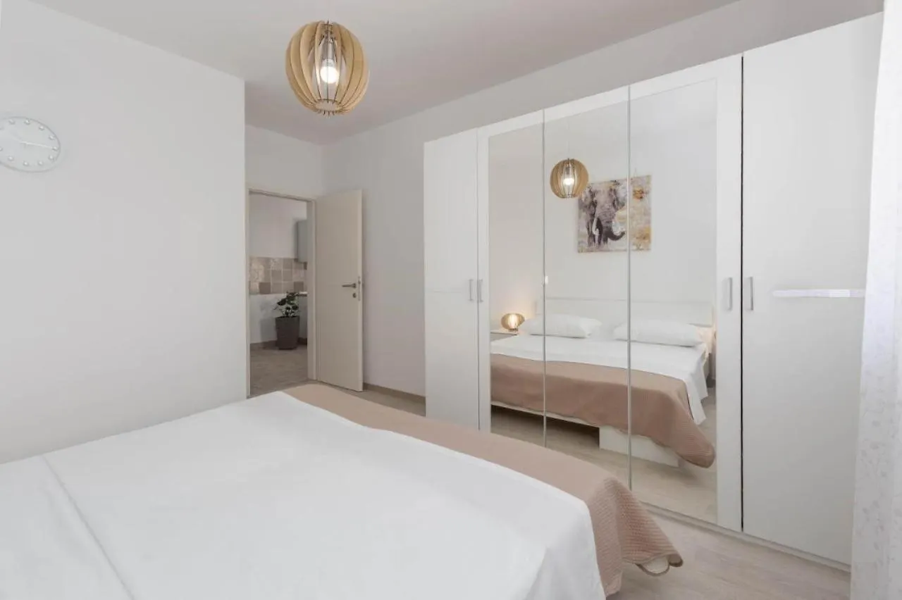 Edi Premium White Apartment Funtana