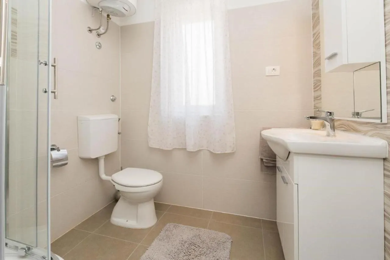 Edi Premium White Apartment Funtana Croatia