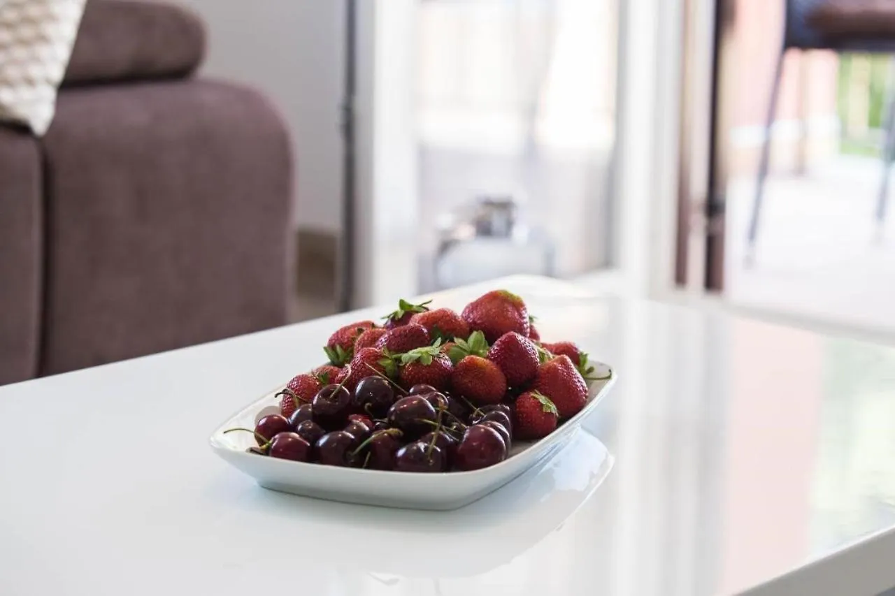 Edi Premium White Apartment Funtana Croatia