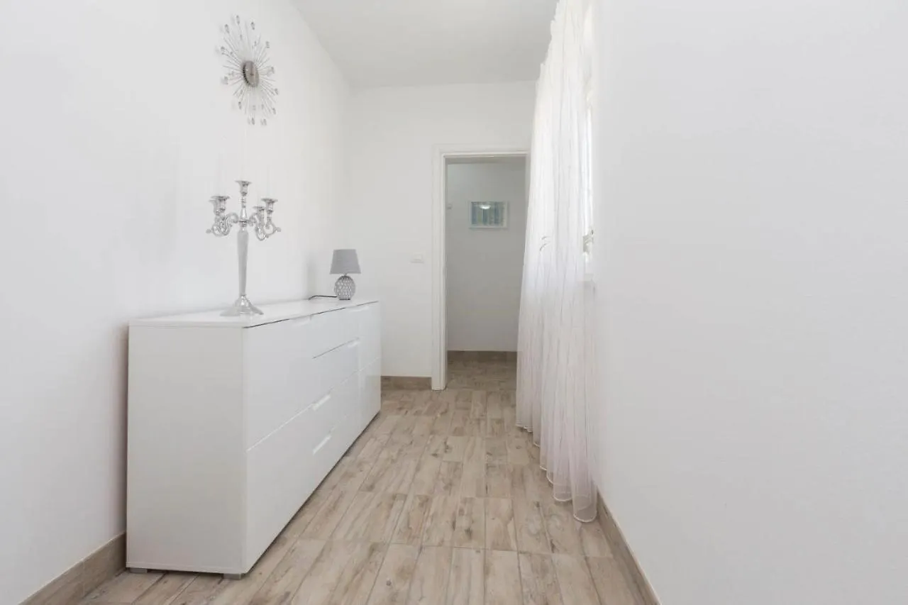 Edi Premium White Apartment Funtana